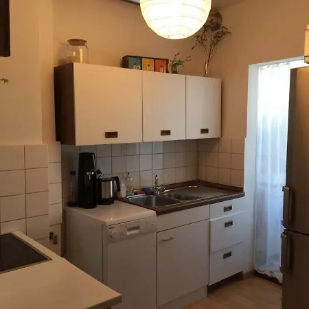 Homestay Single In A 2-bedroom Centrally-located In The Belgian Quarter *